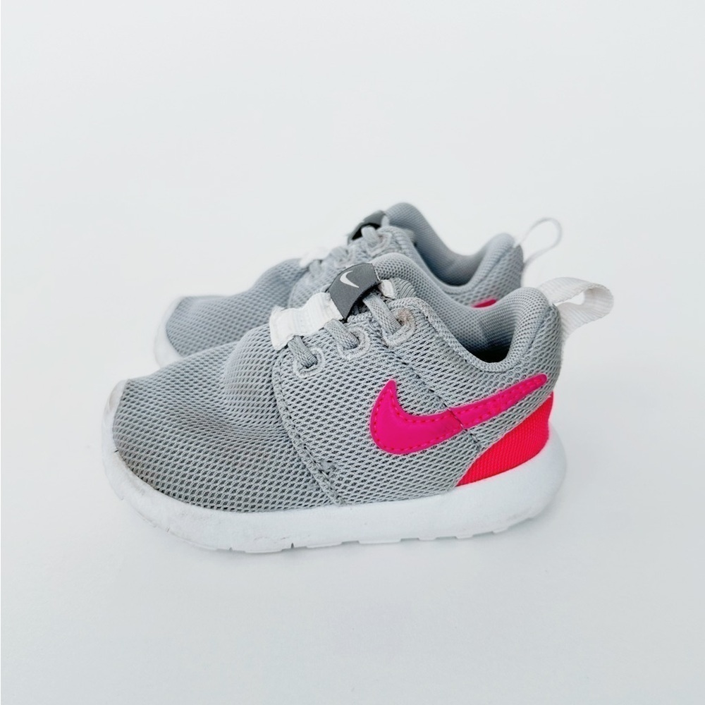 NIKE Baby Runners Size 4 White, Pink, and Grey​ - Picture 3 of 7